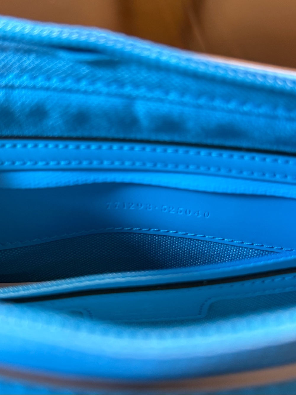 New Authentic Gucci GG Supreme Logo Blue Leather Shoulder Bag - Picture 15 of 16